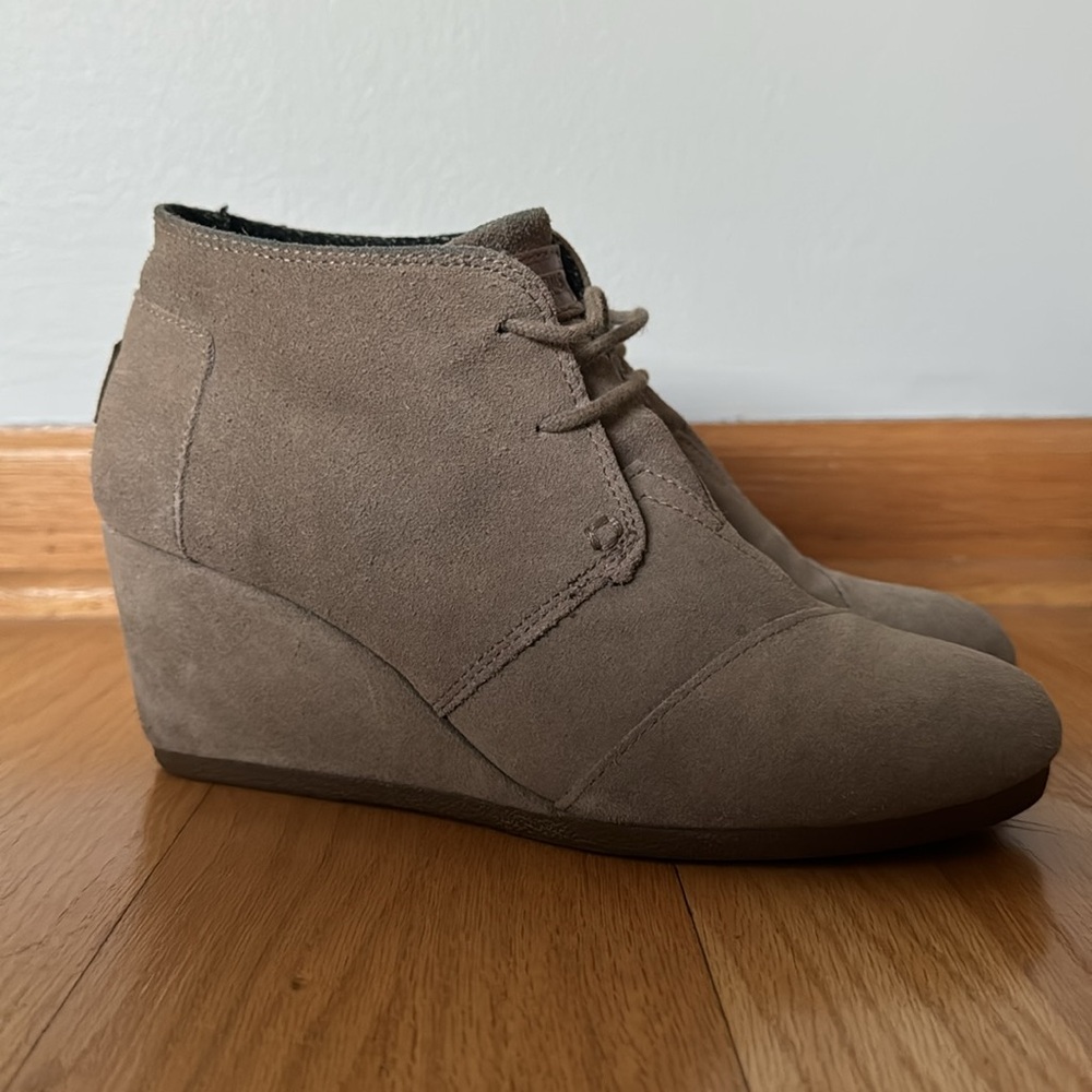 TOMS Desert Wedge Taupe Suede Bootie